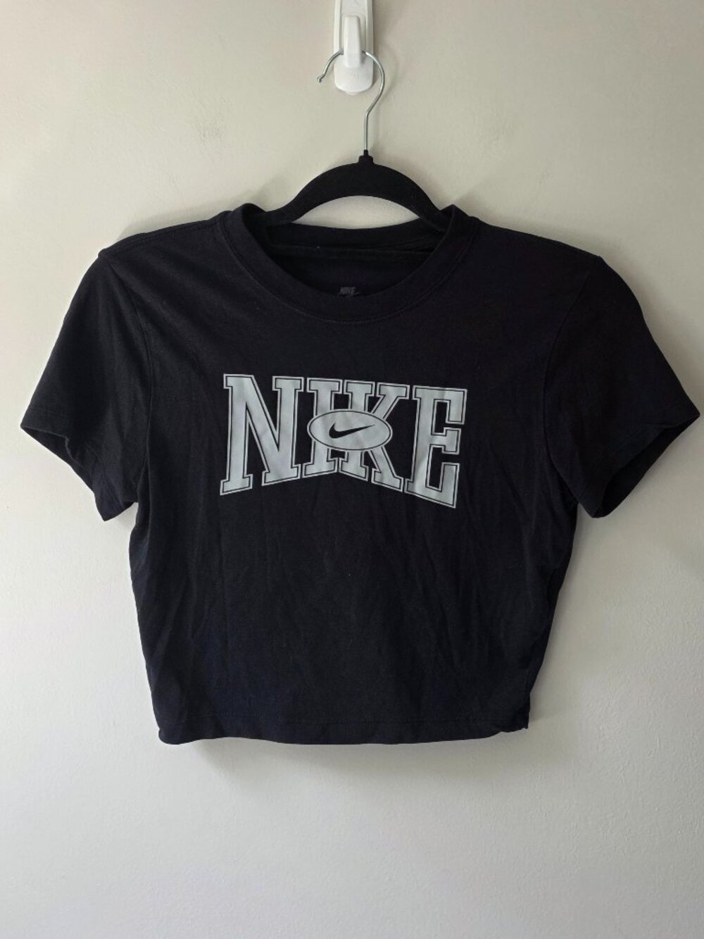 Nike Team Black Cropped Graphic T-Shirt Slim Fit Short Sleeve Tee | Juniors S